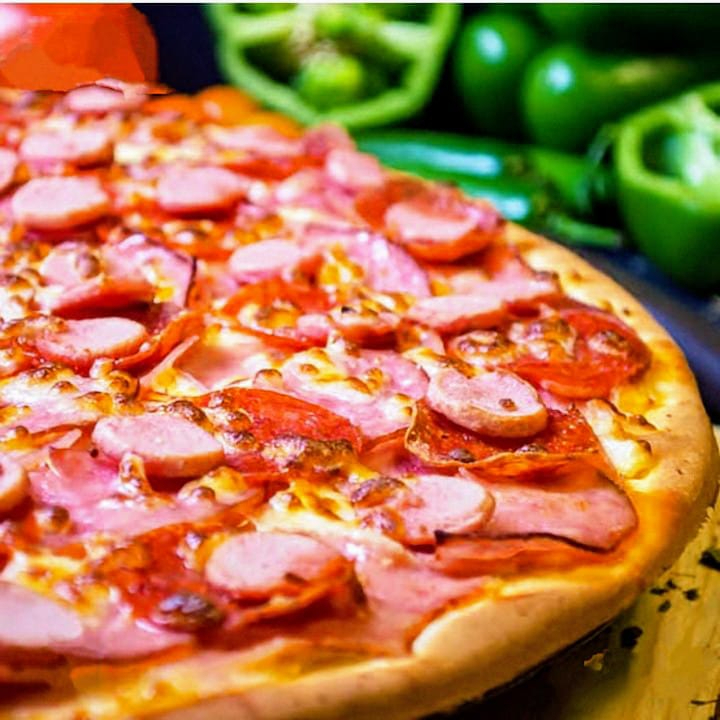 Pizza 3 Carnes (Orilla Rellena)