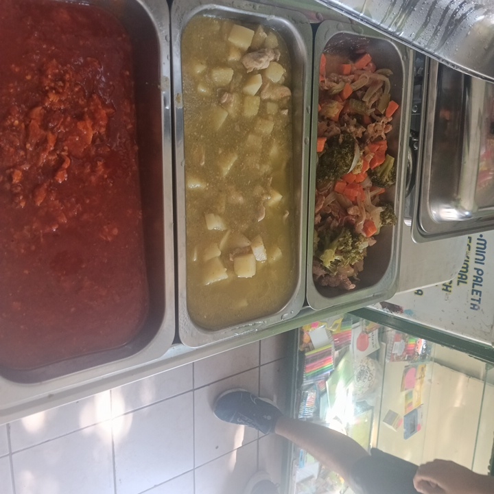 Plato Personal Con 2 Guisados Del Día, Guarnicione