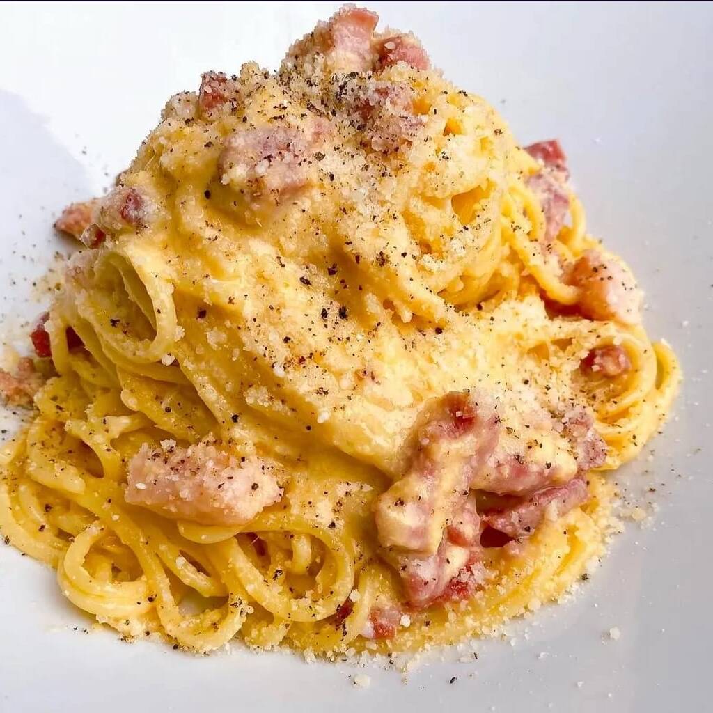 Bowl de Fetuccine al Alfredo más 3 Panes Ajo
