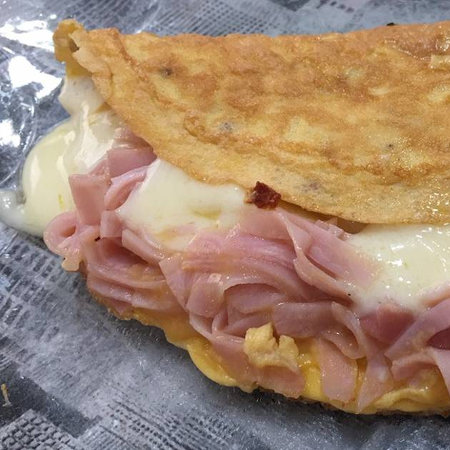 Omelette Relleno de Jamón con Queso