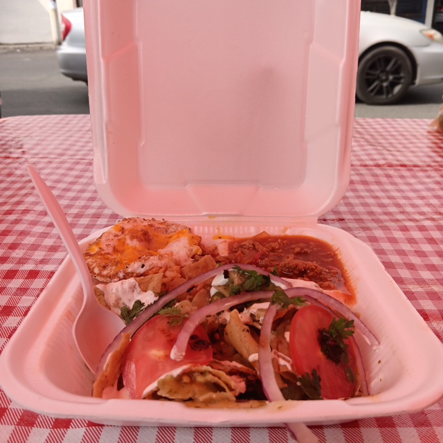 Chilaquiles Rojos + Bebida