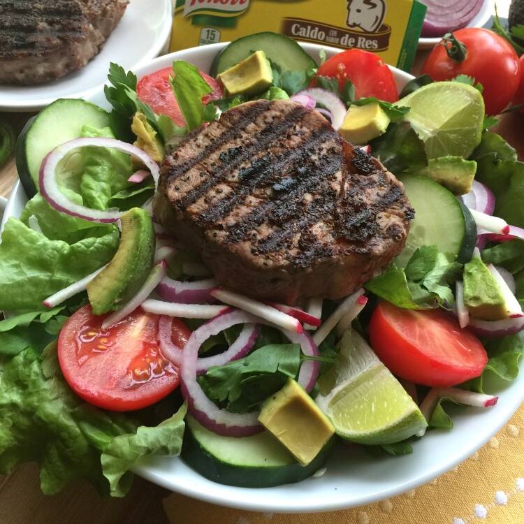 Ensalada con Bistec de Res