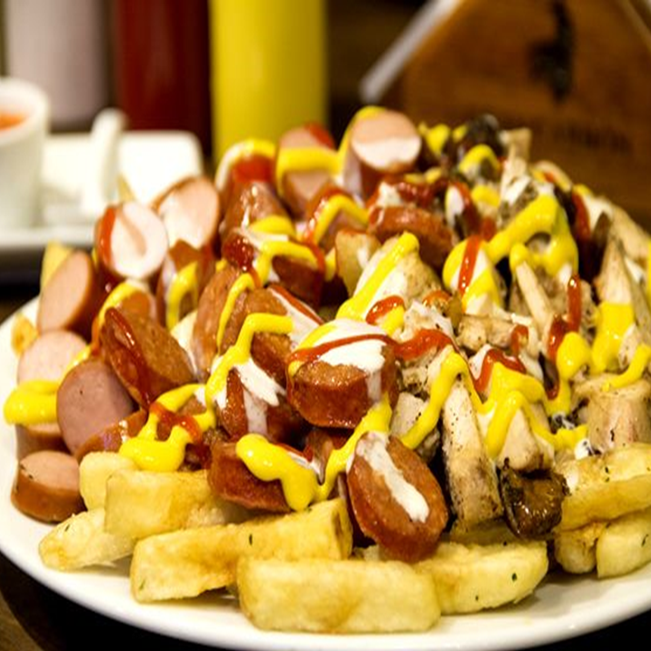 Salchipapita con Pollo