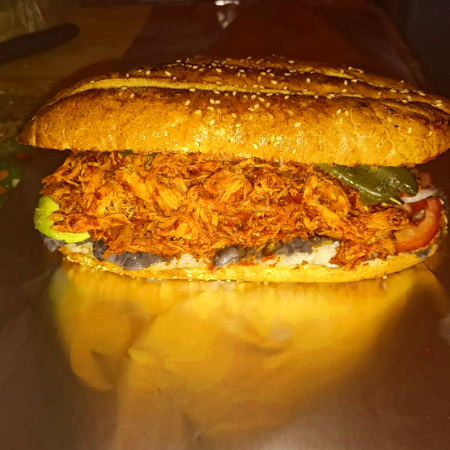 TORTA GIGANTE de PECHUGA DESHEBRADA ADOBADA