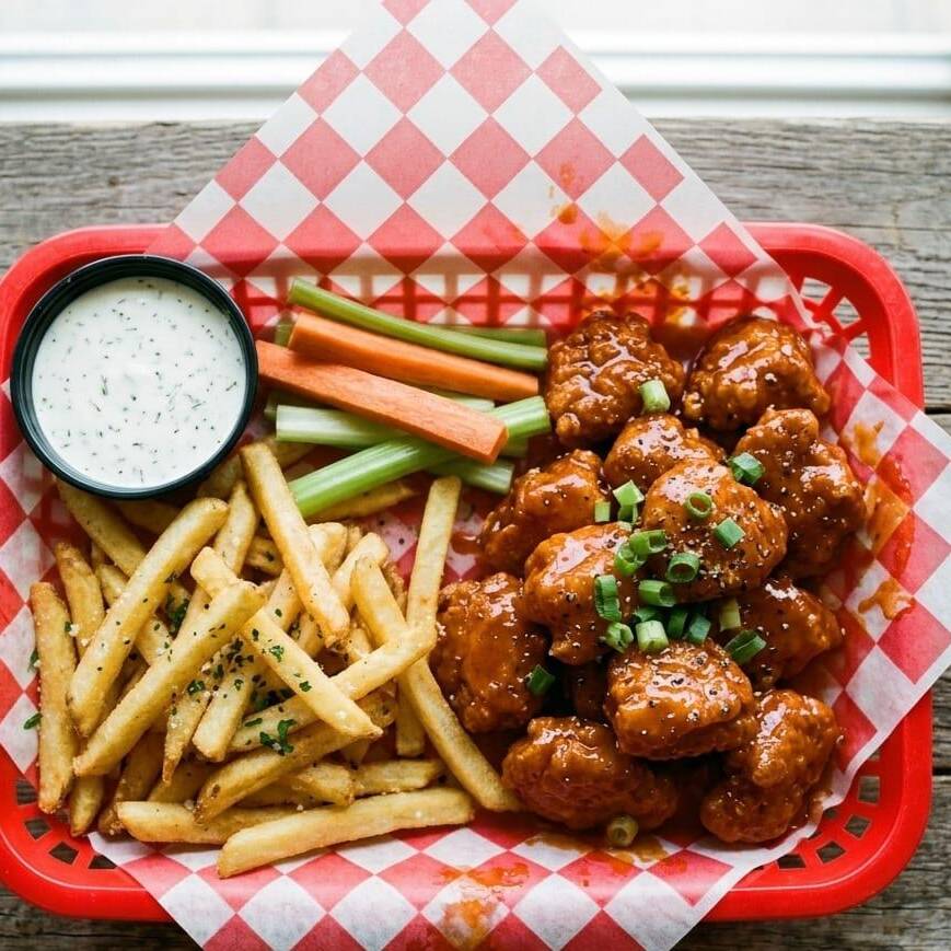 Boneless Pa' Dos (400g) con Papas a la Francesa