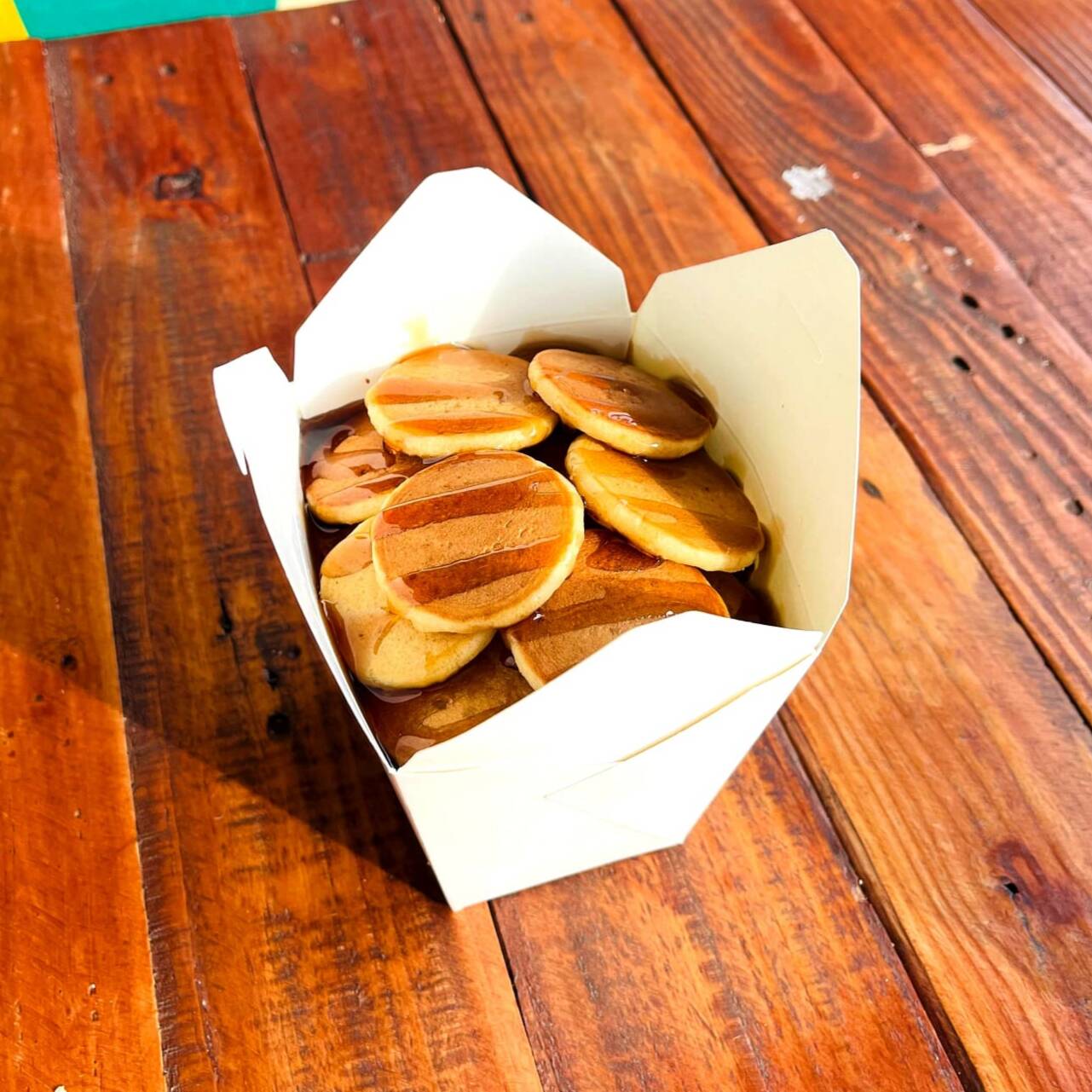Mini Hot Cakes con Miel Maple
