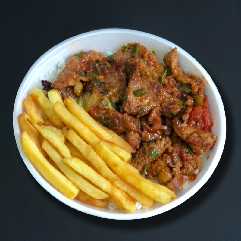 Novidade por aqui, arroz soltinho, feijão com caldinho e o contra filé vai em tiras, pedaços selecionados, feitos no molho lemon pepper, acompanha fritas. marmita, almoço, filé, carne, frango, parmegiana, entrega gratis