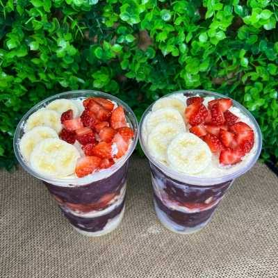 COMBO CASAL 2 COPOS DE 500 ML ( AÇAÍ+ BANANA+ MORANGO + LEITE CONDENSADO)