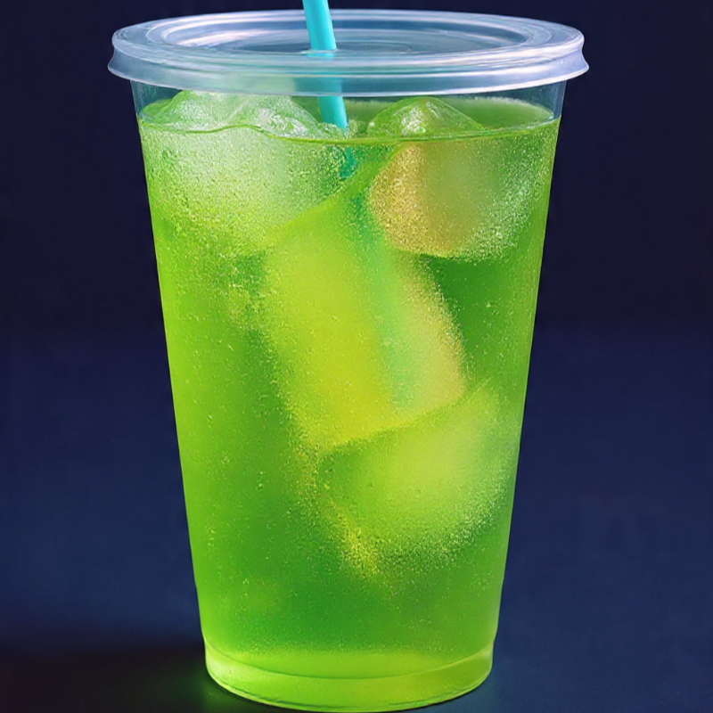 Copo de 700ml com gin sabor maçã verde + energético sabor maçã verde + gelo saborizado sabor maçã verde