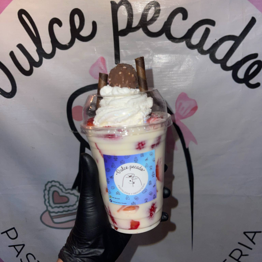Fresas con Crema Chicas con FERRERO