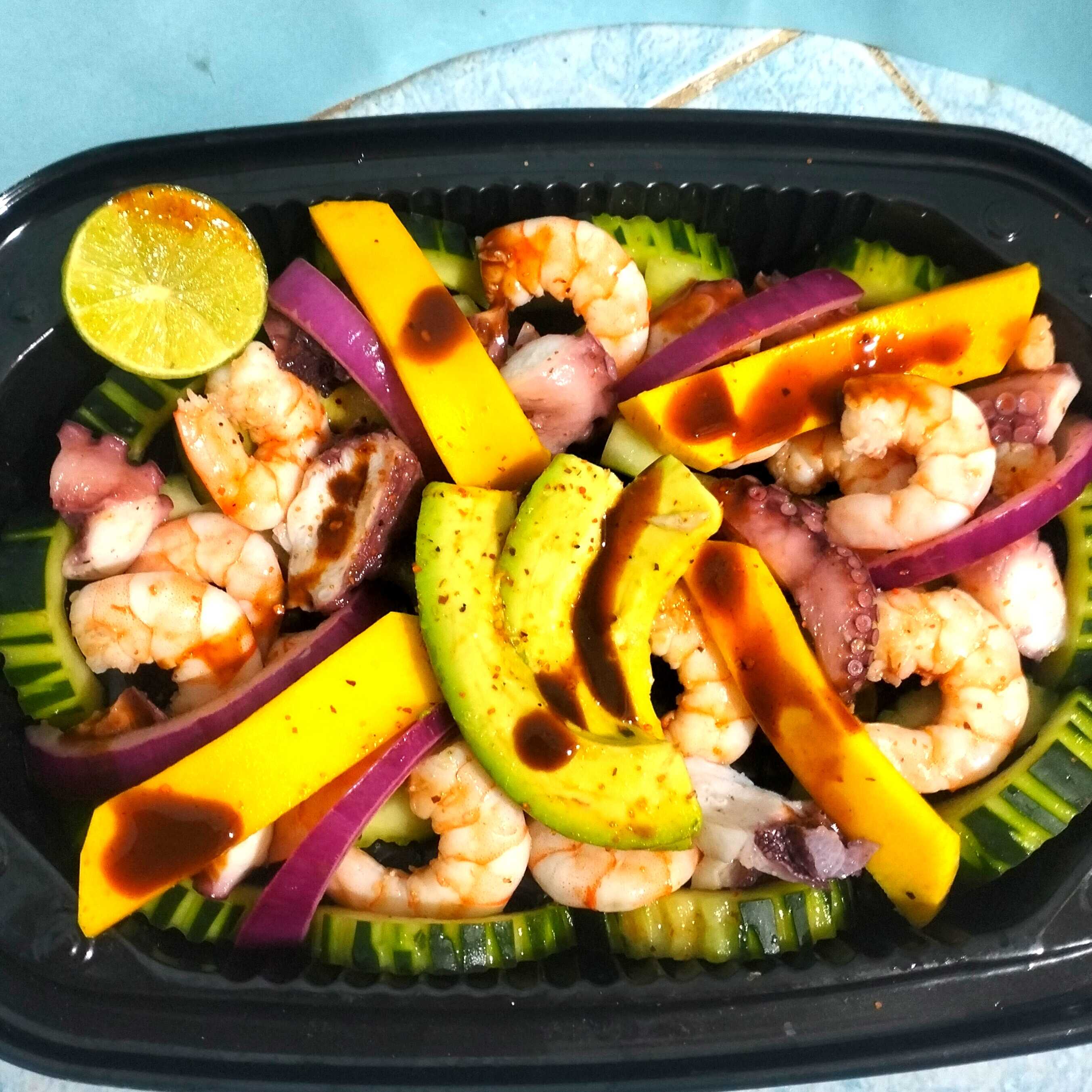 CAMARONES COCIDOS Y PULPO