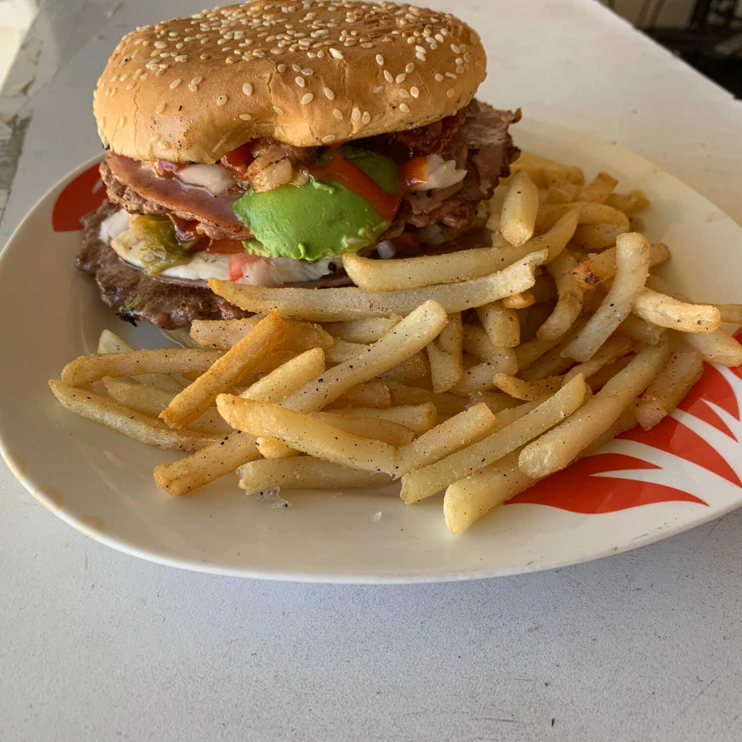 Hamburguesa Triple Carne con Papas