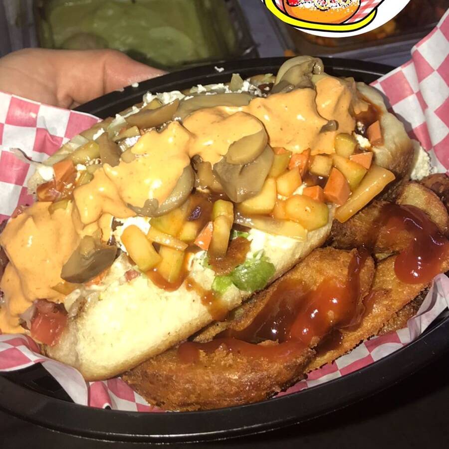 1 Hot Dog Especial + 1 Agua de Jamaica