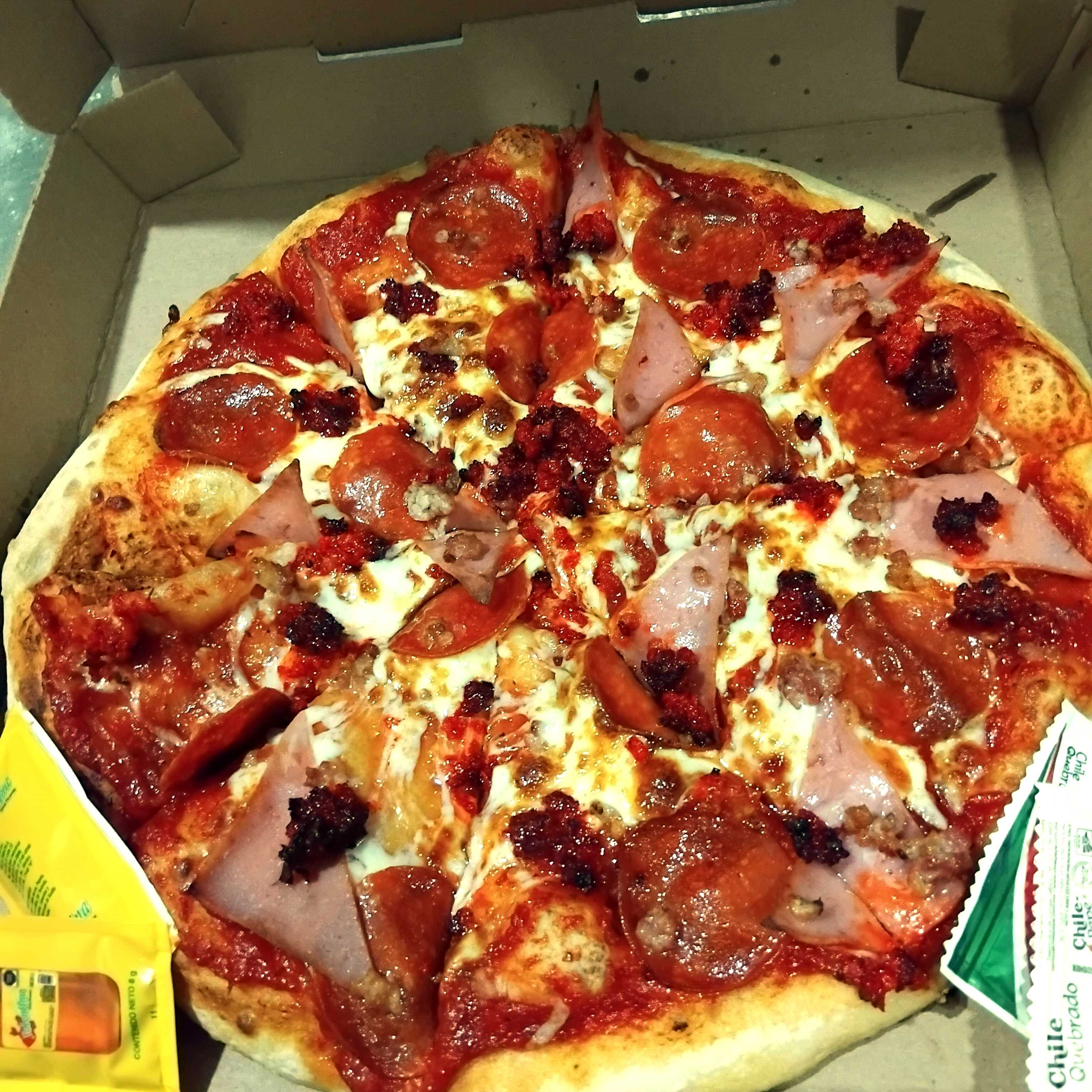 Pizza Carnívora mediana "8 rebanadas.
