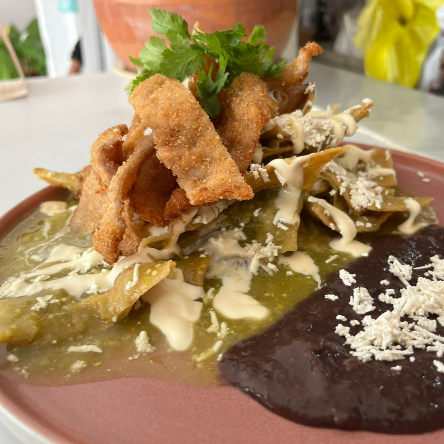 Chilaquiles Mr. Tocinon con Milanesa de Cerdo