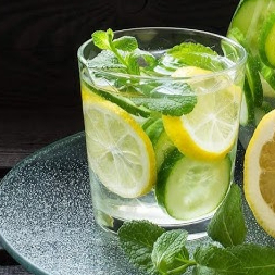 Limonada con Menta y Azúcar