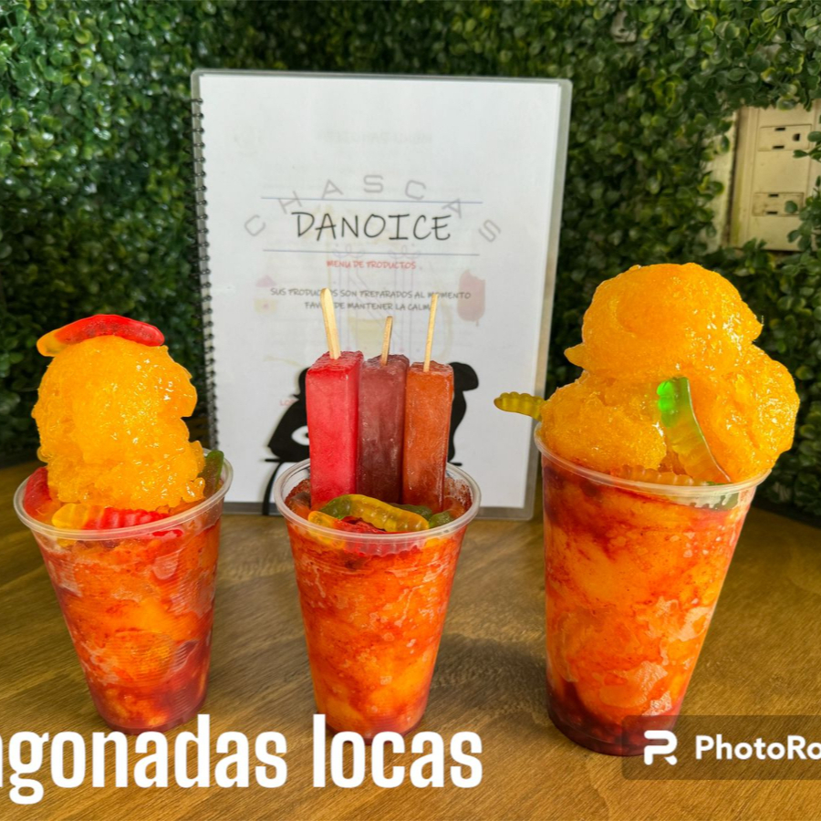Mangonadas (nieve mango , chamoy , gomitas , torto