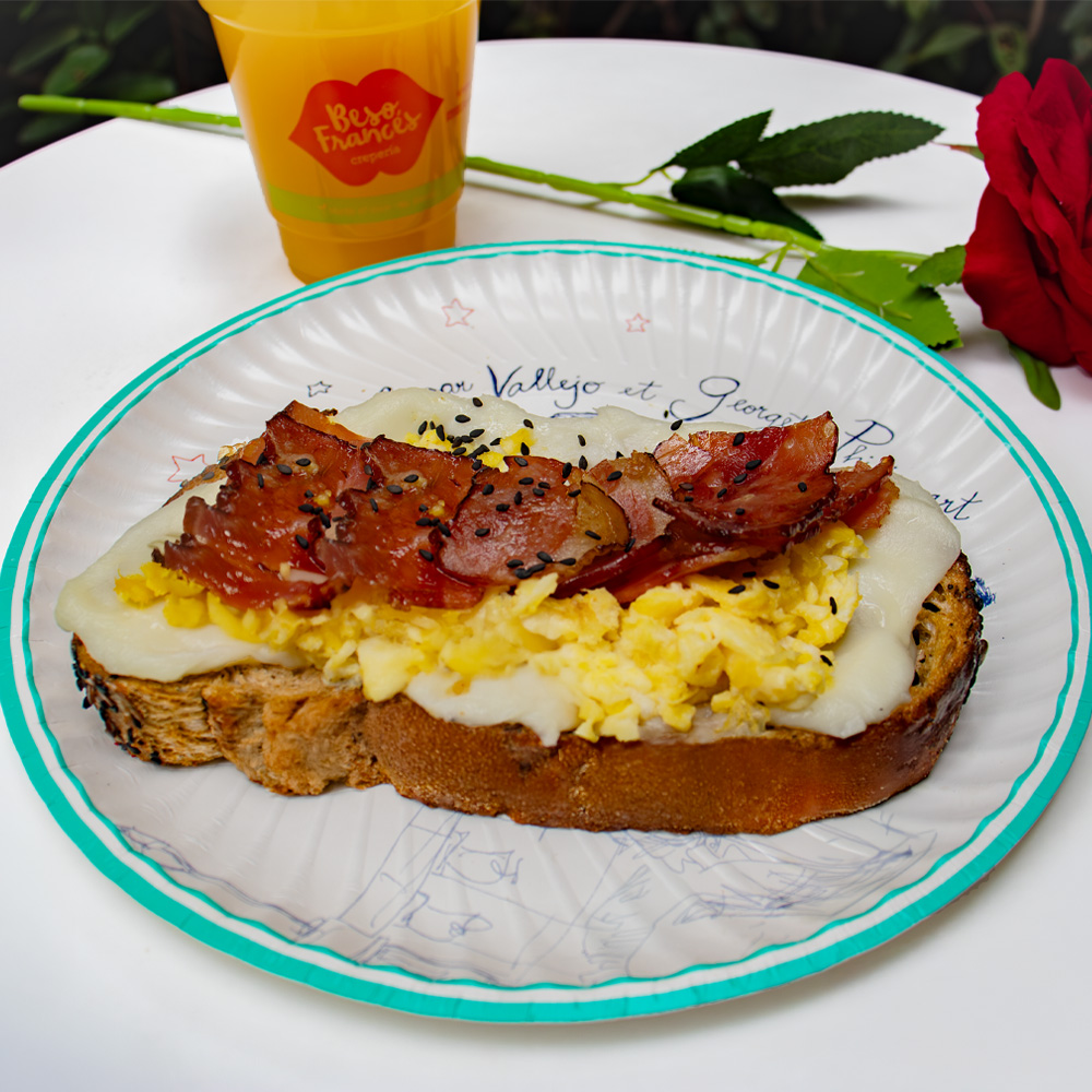 Tostón Huevo, Tocino, Queso