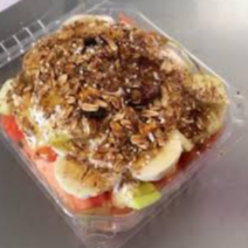 Cóctel de Frutas Yogurt y Granola
