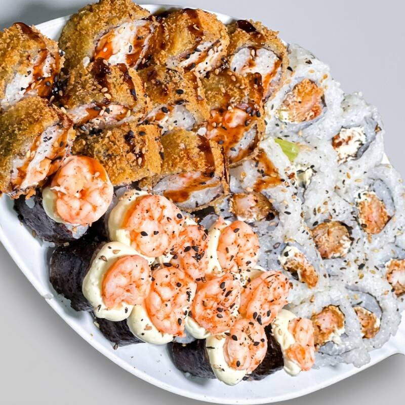 10 carioca camarão + 10 uramaki camarão + 10 canapé camarão