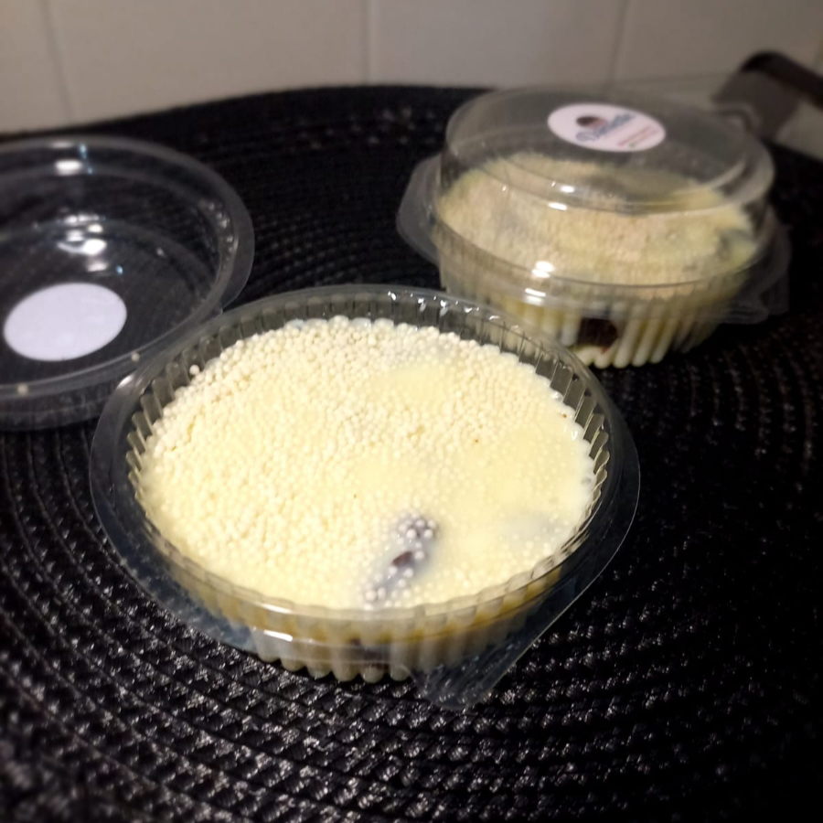 Pedaços de brownie afogados no recheio de brigadeiro de Ninho