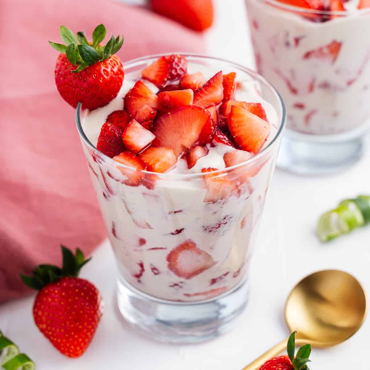 FRESAS CON CREMA