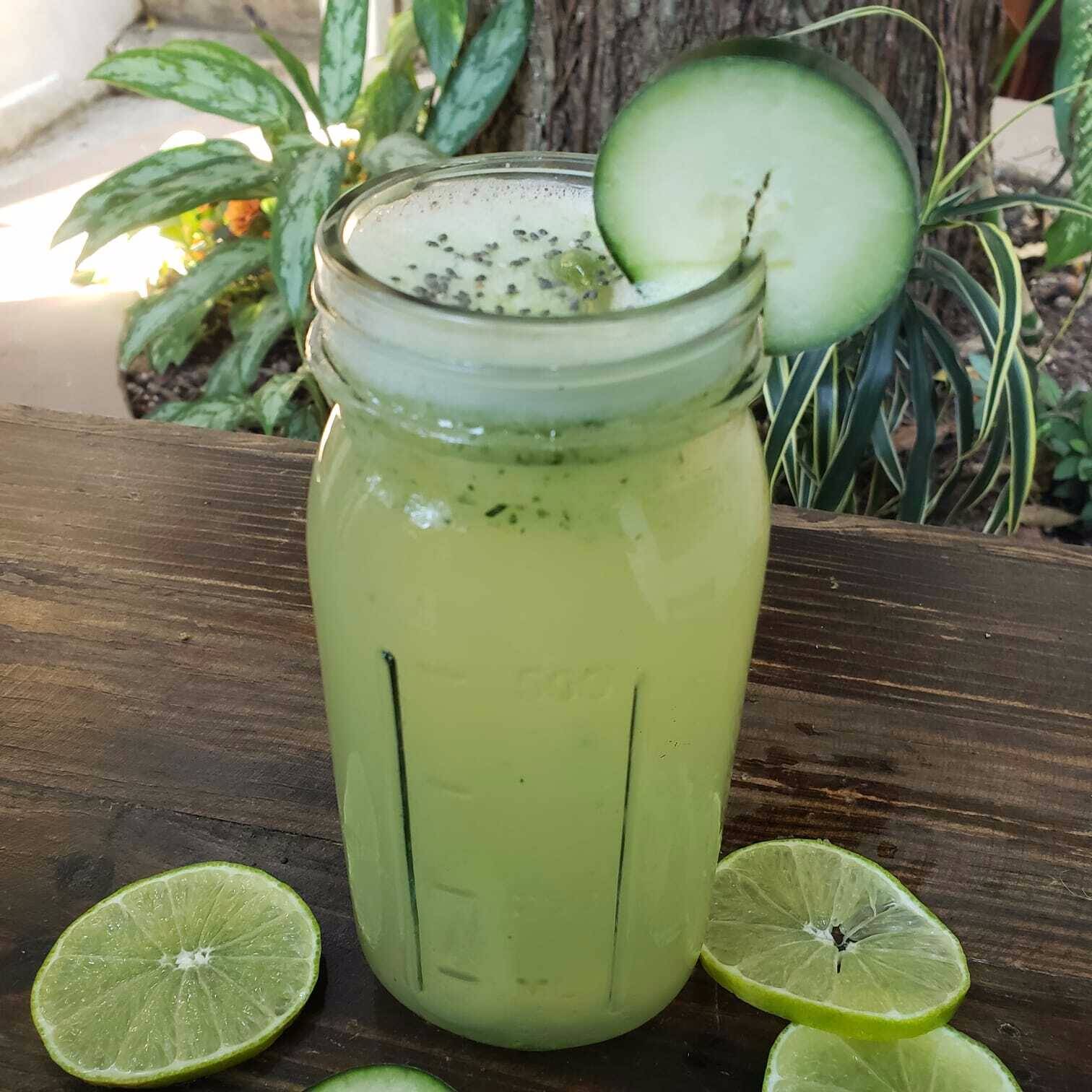 Agua de Pepino con Limón y Chia