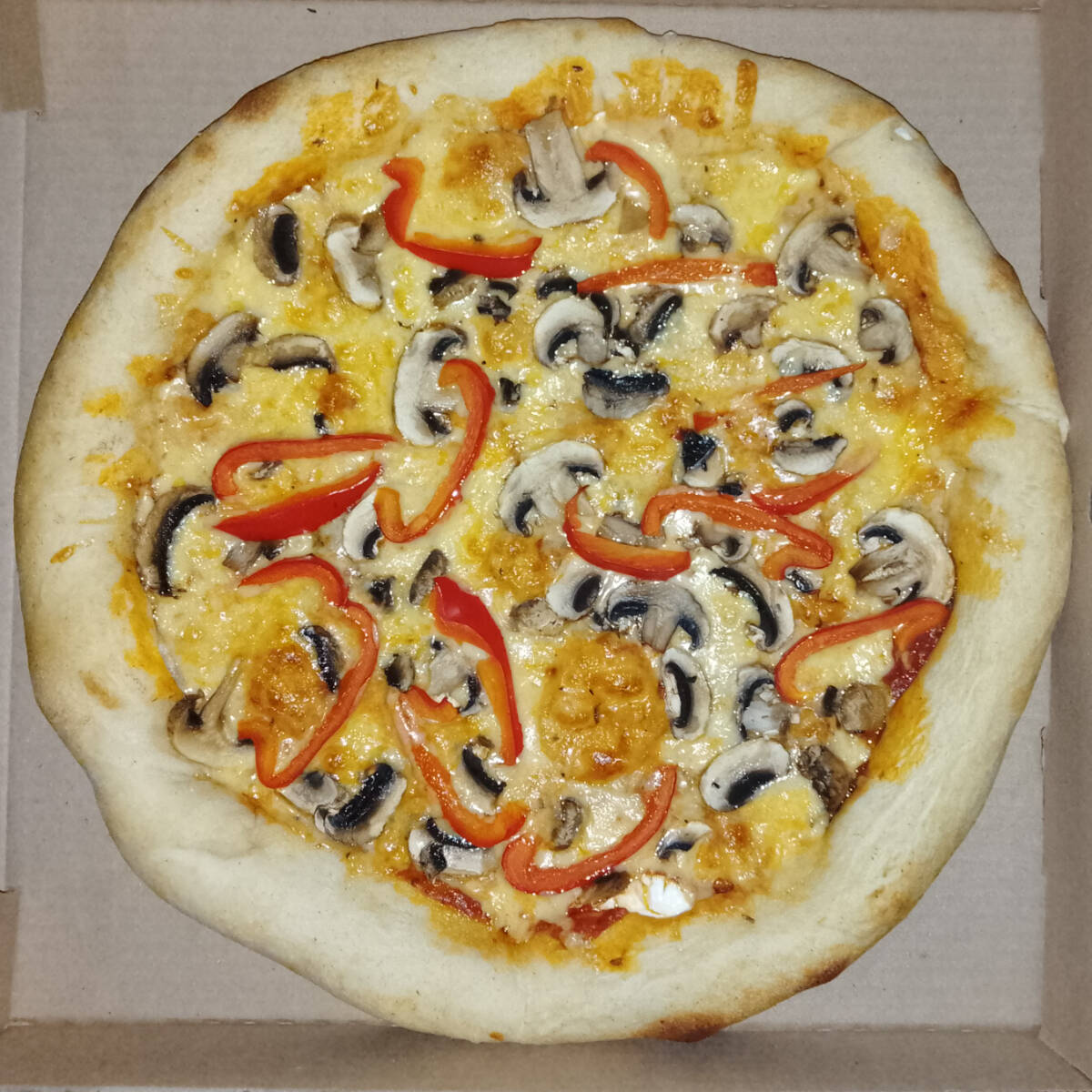 Pizza Champiñon y Pimiento con Orilla de Manchego