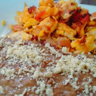 HUEVOS CON TOCINO