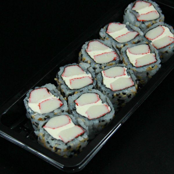 Alga marinha envolta em arroz japonês, kani e cream cheese