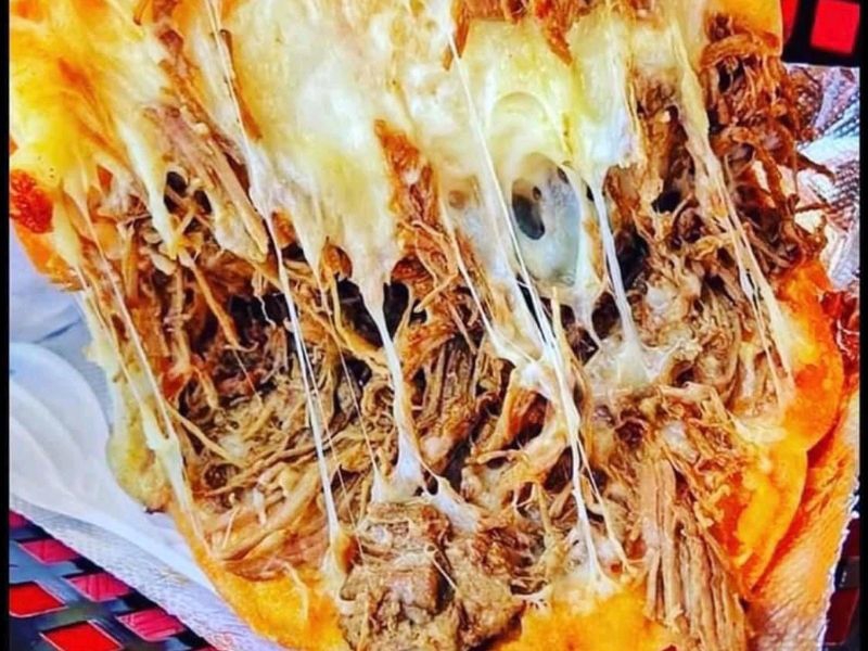 Quesa-Birria con tortilla de Maíz