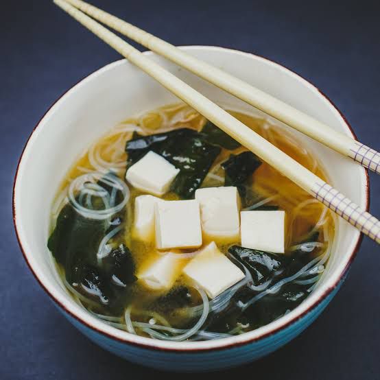 MISOSHIRO/ YAKIMESHI DE VERDURAS/KUSHIAGUES MANCHE