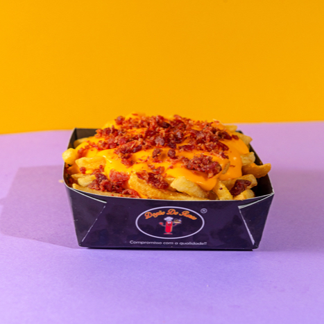 Batata frita crocante por fora e macia por dentro. Acompanha cheddar e bacon