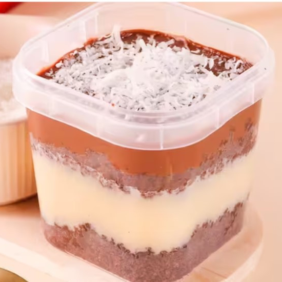 Crema de Chocolate com pedaços de Brownie envolto e recheado por Creme de prestigio para você saborear até a ultima colher