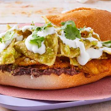 Torta de Chilaquiles Verdes Sencilla