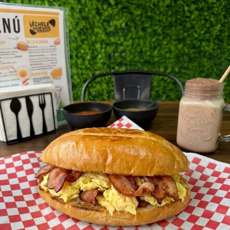 TORTA DE HUEVO CON TOCINO