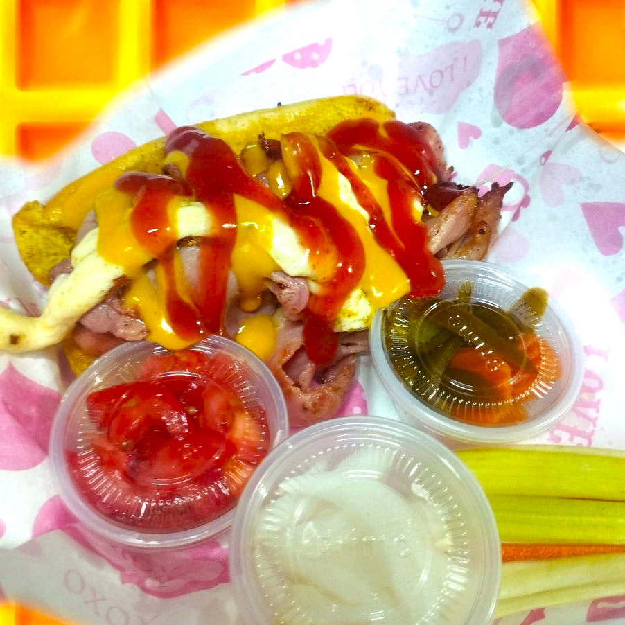 HOT DOG TOCINO Y QUESO OAXACA