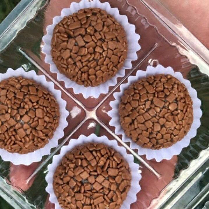 Combo com 4 brigadeiros tradicional gostosos