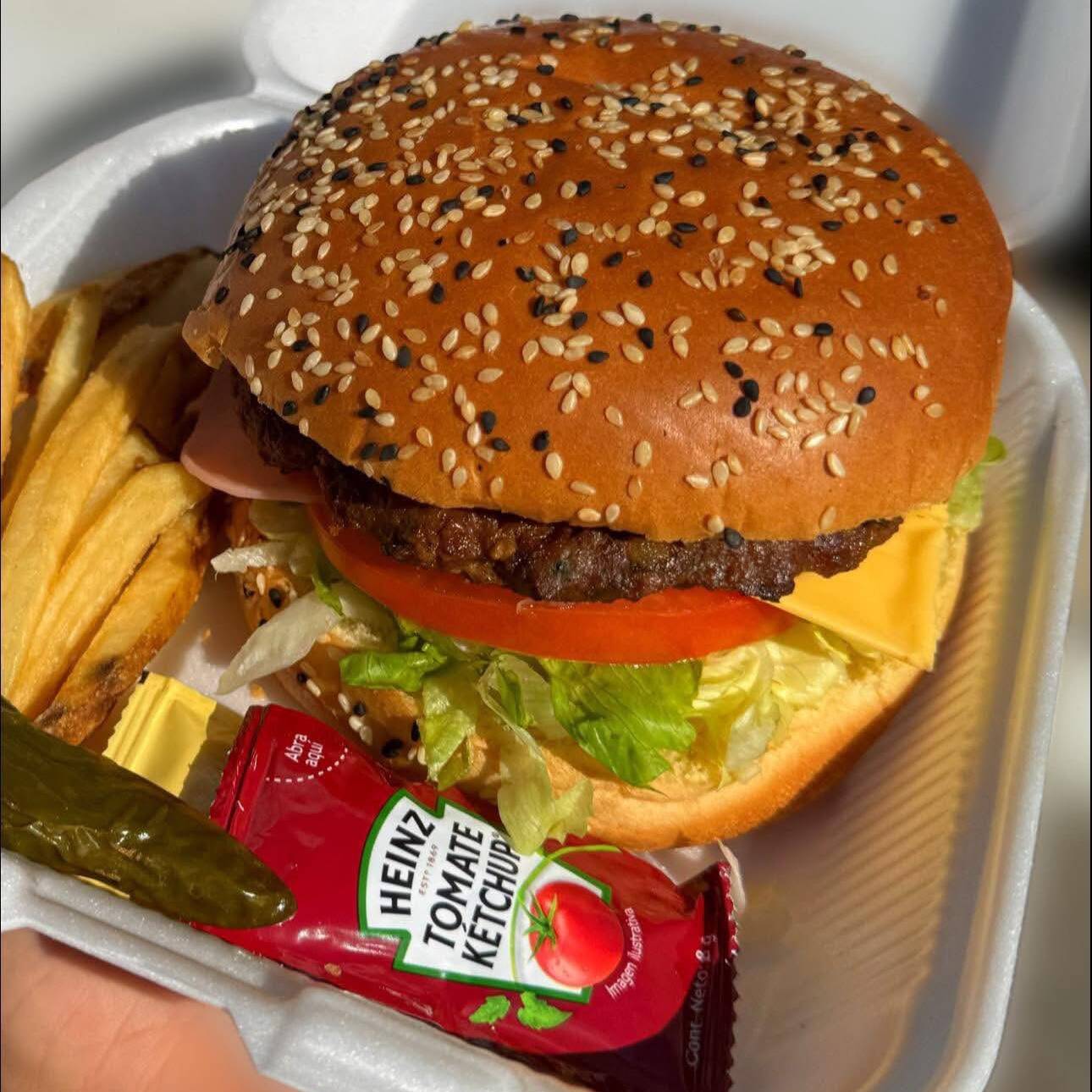 Hamburguesa Clásica con Papas
