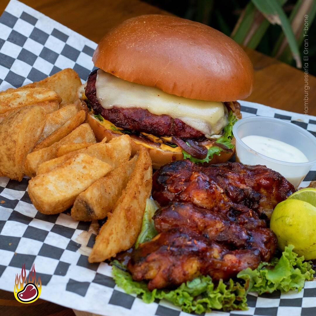 Hamburguesa Tarantino + Alitas (5pzas) + Papas
