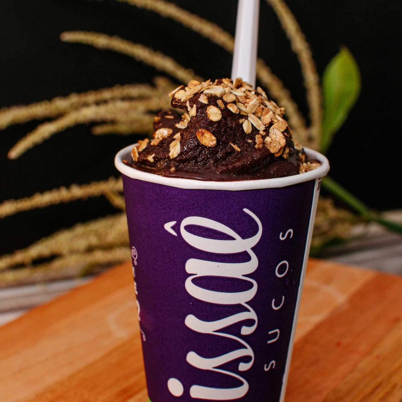 Delicioso açaí com mais sólidos da fruta e acompanha uma granola artesanal!