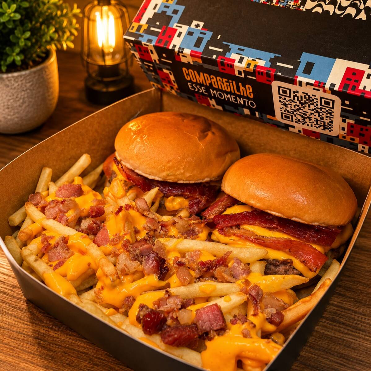 2 Smash burguer + Fritas com cheddar e bacon. Pão brioche com maionese artesanal, alface americana, tomate, smash de 80 gramas coberto por cheddar e bacon em tiras. Ateção No Smash a carne e sempre bem tostadinha !!!