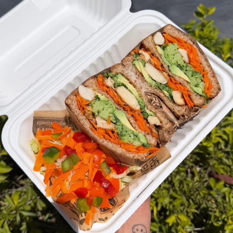 Sandwich de Pollo con ensalada
