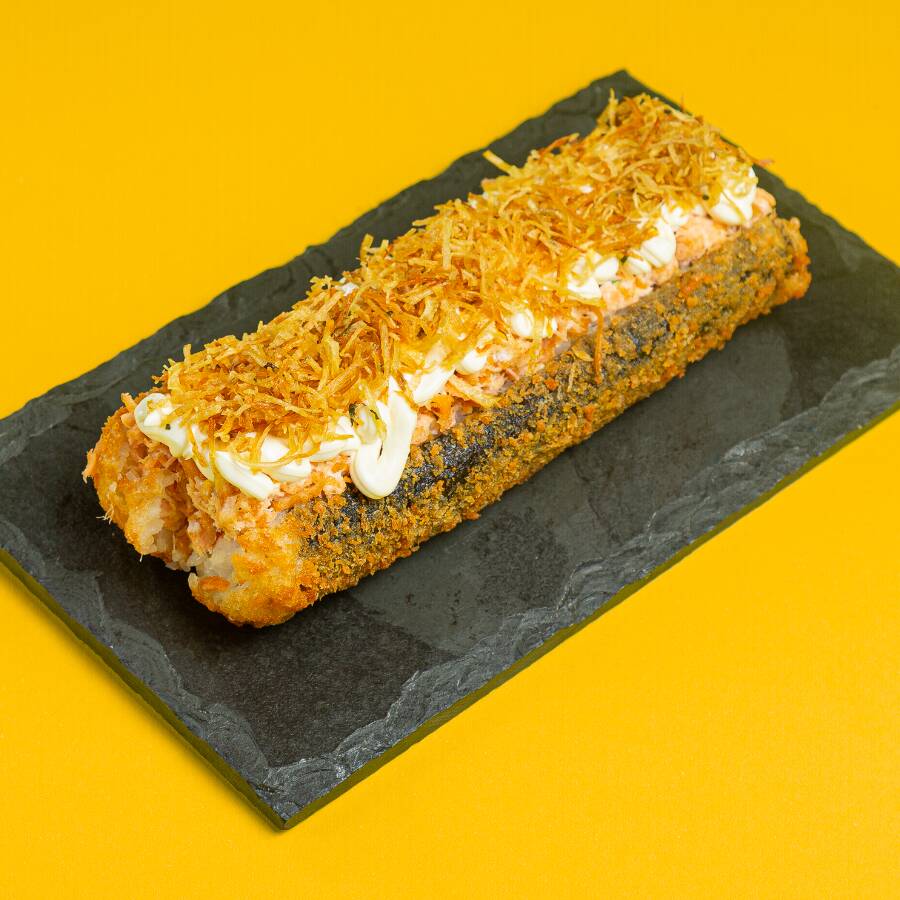 Pra quem tem Fome de hot roll! Quase meio kg de hot roll, bastante salmão grelhado com cream cheese e cebolinha.