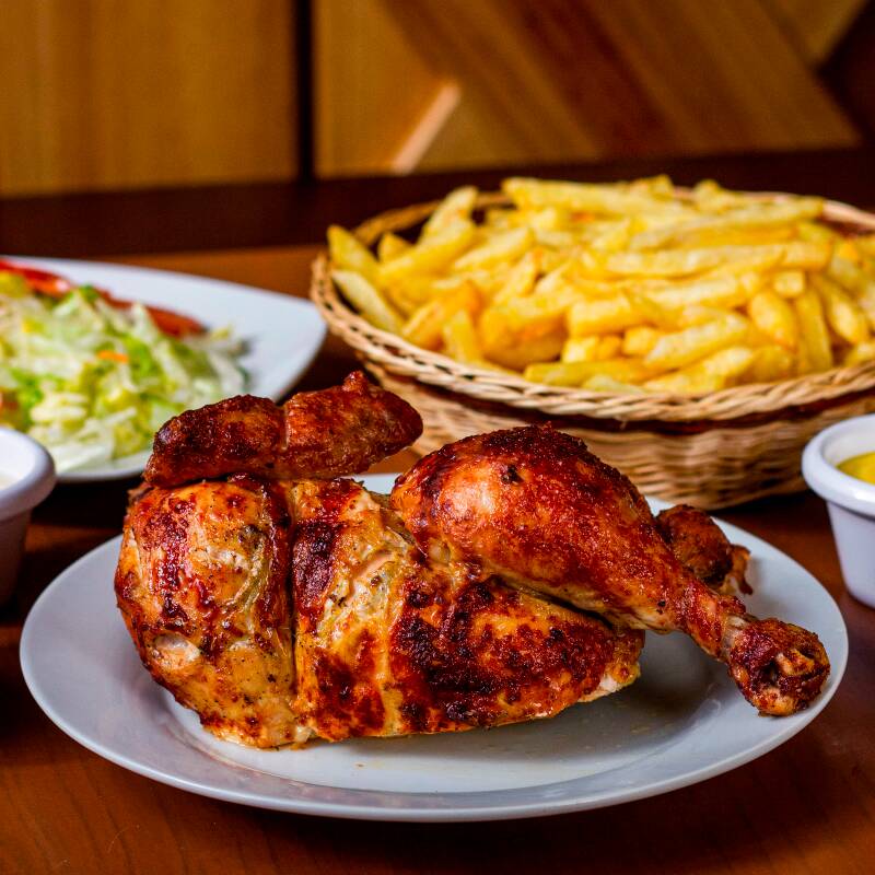 Medio pollo + 2 gaseosas 355ml pepsi