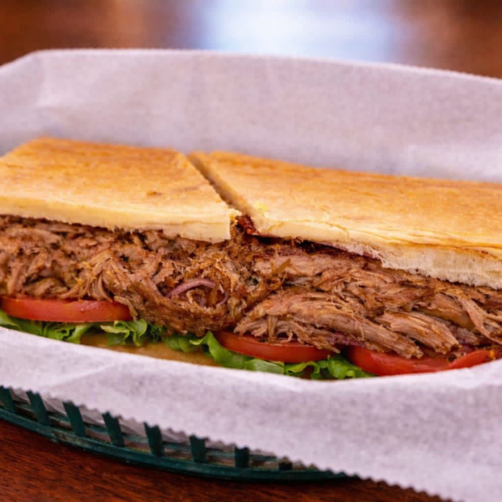 Sándwich con Lechón Grande