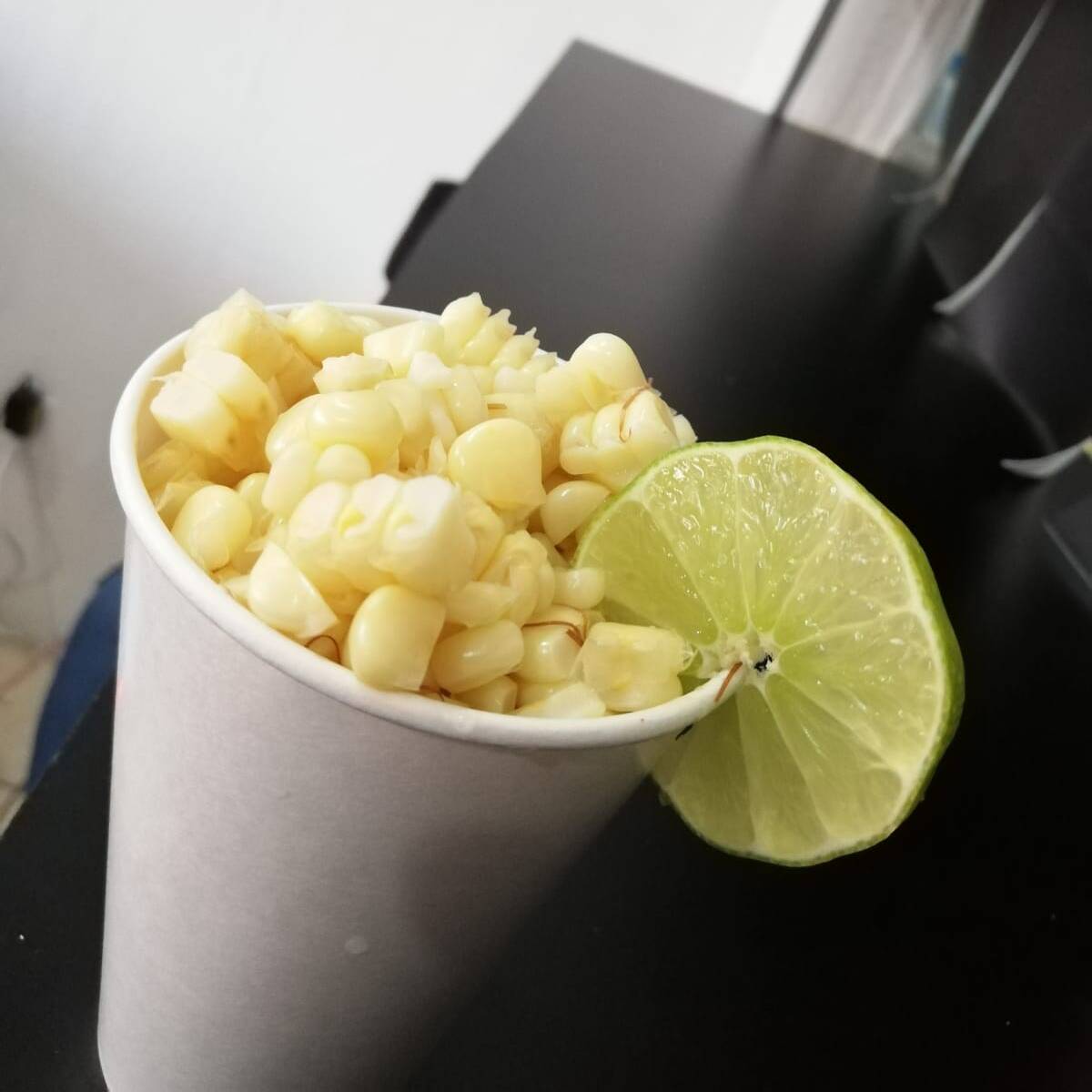 Elote en Vaso con Sal y Limón