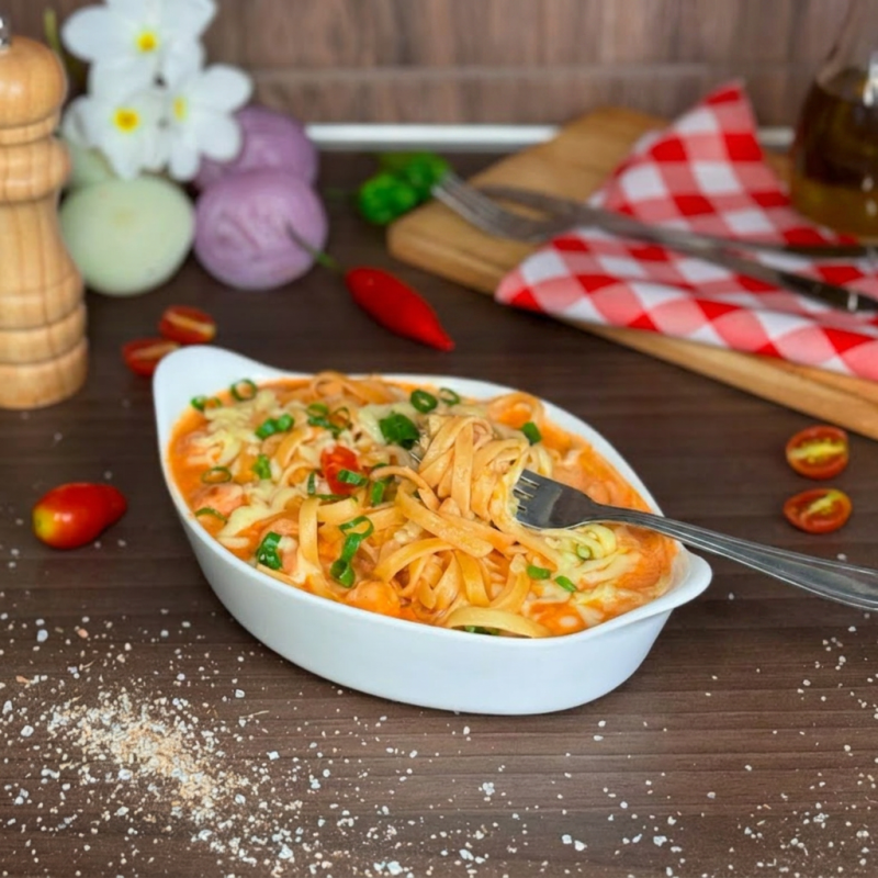 Macarrão talharim com linguiça de frango