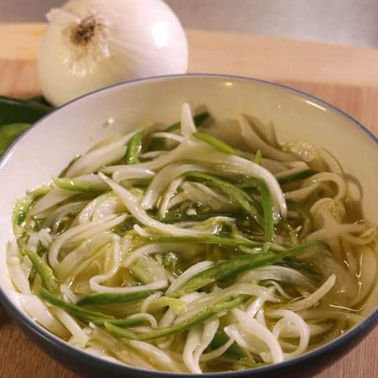 Rajitas Encebolladas
