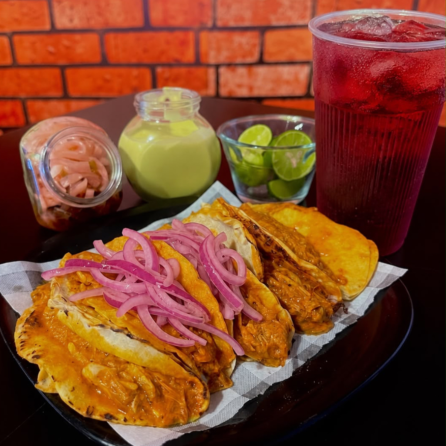 5 Tacos + Agua del Dia 1/2 LT